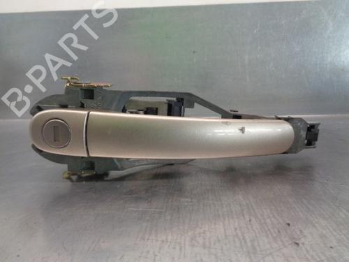 Venstre foran utvendig håndtak SKODA SUPERB I (3U4) 1.9 TDI (130 hp) 10406505