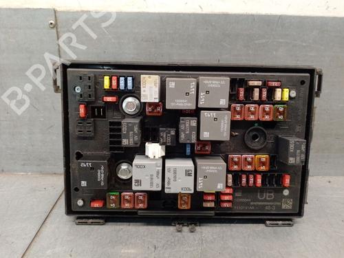 Used Fuse box Fuse box 35756672 35756672