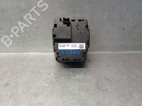 Switch CITROËN DS5 2.0 HDi 200 Hybrid4 All-wheel Drive | BP27998356I30 