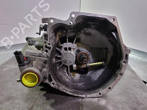 Used Gearbox CHRYSLER VOYAGER / GRAND VOYAGER III (GS_, NS_) 2.4 i (151 hp) 18418909