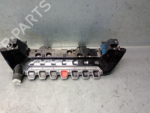 Used Switch PEUGEOT 2008 II (UD_, US_, UY_, UJ_, UR_, UC_) 1.2 PureTech 100 (USHNK) (101 hp) 27492677