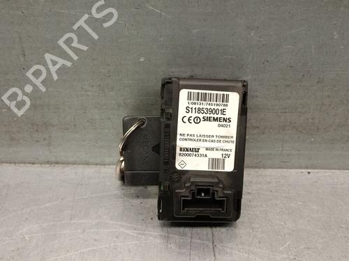 ratlastndingslas-renault-megane-ii-saloon-lm01_-2003-38639323 main image