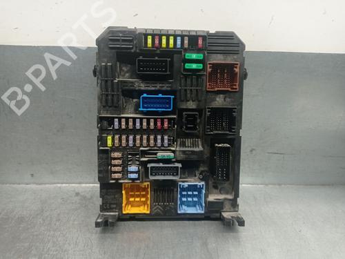 Boîte à Fusibles BMW 3 (E46) 320 d (136 hp) 31926913