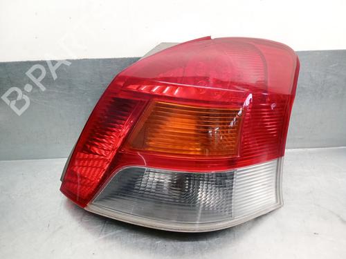 Høyre baklys TOYOTA YARIS (_P9_) 1.4 D-4D (NLP90_, NLP90R) (90 hp) 28064691
