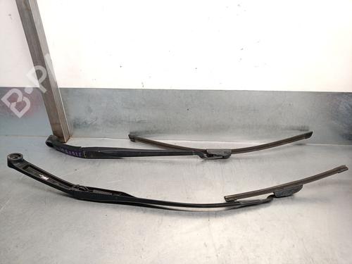 Used Front windshield wiper arm KIA CEE'D (JD) 1.6 CRDi 136 (136 hp) 26324082