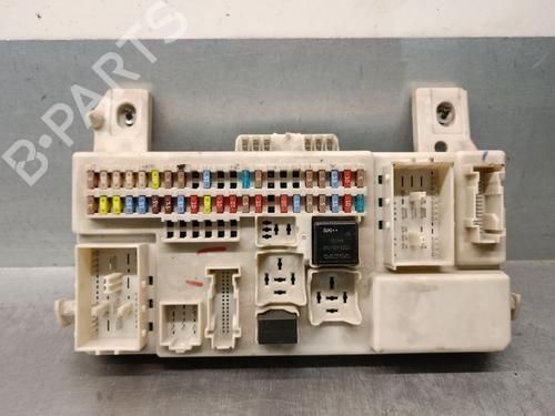 Used Fuse box Fuse box 38925697 38925697