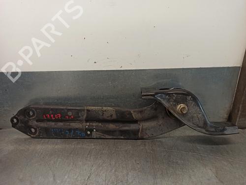 Højre bagtil bærearm CHEVROLET CAPTIVA (C100, C140) 2.0 D (150 hp) 13372858