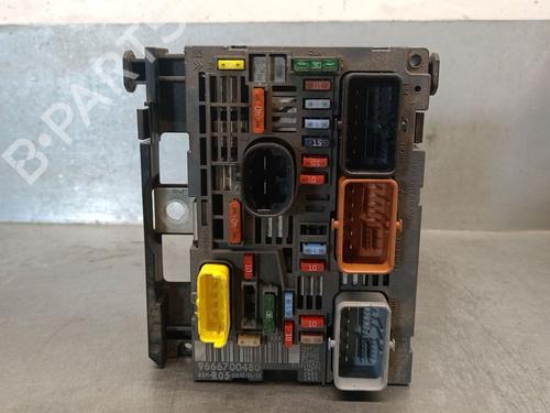 Used Fuse box Fuse box 37608178 37608178