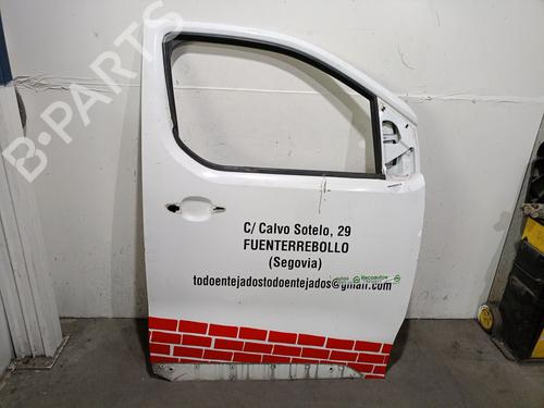 right-front-door-toyota-proace-van-mdz_-2016-35962567 main image