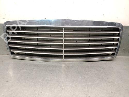 Used Grille MERCEDES-BENZ E-CLASS (W210) [1995-2003]  31973947