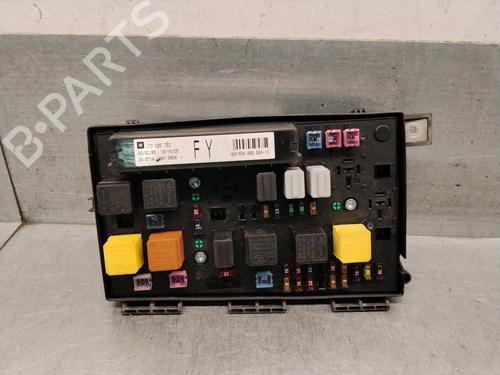 Used Fuse box Fuse box 38525375 38525375