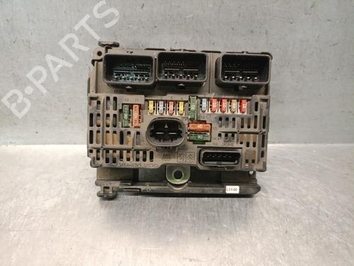 Used Fuse box Fuse box 37295143 37295143