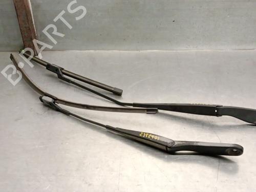 Used Front windshield wiper arm VOLVO S40 II (544) 2.0 D (136 hp) 30400647