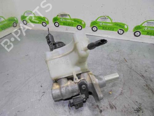 Used Brake master cylinder VW TIGUAN (5N_) 2.0 TDI (140 hp) 5045401