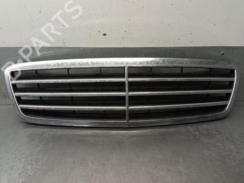 Used Grille MERCEDES-BENZ C-CLASS (W203) C 220 CDI (203.008) (150 hp) 24334254