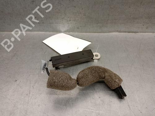 antennebase-jaguar-xe-x760-2015-33936994 main image