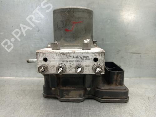 Used ABS pump RENAULT CAPTUR II (HF_) Blue dCi 95 (HFAF) (95 hp) 31952683