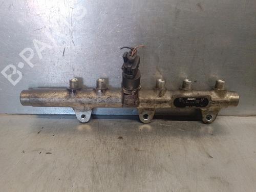 Used Injection rail Injection rail ALFA ROMEO 156 (932_) 1.9 JTD (932.A2B00, 932.A2C00) (115 hp) 13611373 13611373