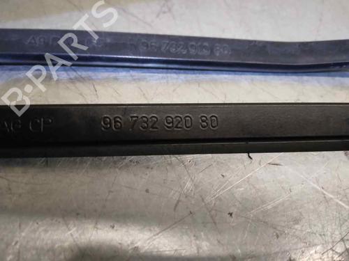 Front windshield wiper arm PEUGEOT 2008 I (CU_) 1.2 THP 110 / PureTech 110 | BP11928519C143 