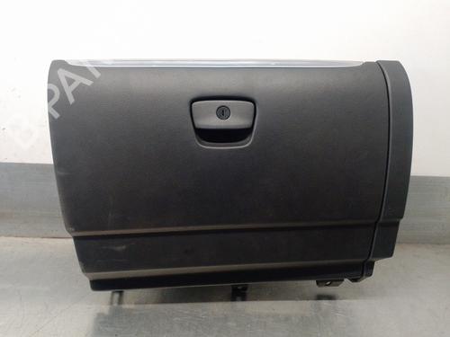 Used Glove box Glove box 18266269 18266269