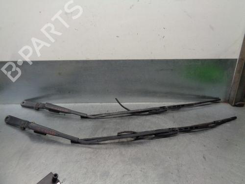 Used Front windshield wiper arm IVECO DAILY IV Van 35C13 V, 35C13 V/P, 35S13 V, 35S13 V/P (126 hp) 8959703