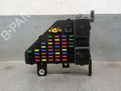 Used Fuse box HYUNDAI TUCSON (JM) 2.0 CRDi (136 hp) 25910939