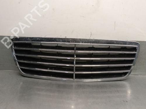 Used Grille MERCEDES-BENZ E-CLASS (W210) E 220 CDI (210.006) (143 hp) 30152587