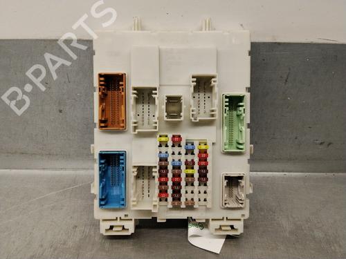 Used Fuse box Fuse box 39169129 39169129