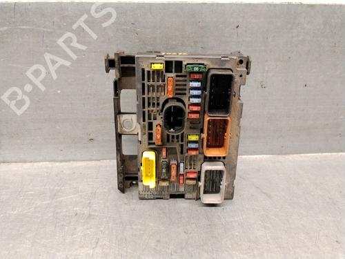 Used Fuse box Fuse box 38348430 38348430