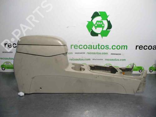Used Armrest / Center console HYUNDAI SANTA FÉ II (CM) 2.2 CRDi 4x4 (155 hp) 7162769