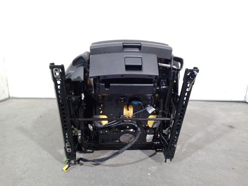 Right front seat AUDI A3 Sportback (8VA, 8VF) 2.0 TDI quattro | BP35724187C16 - Image 9