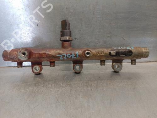 Used Injection rail Injection rail 13010484 13010484