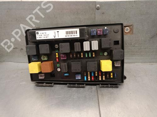 Used Fuse box Fuse box 37197334 37197334