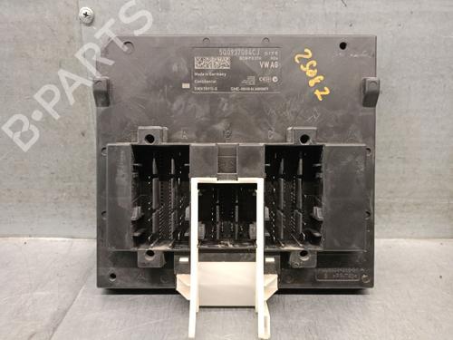 Used Fuse box Fuse box VW GOLF VII (5G1, BQ1, BE1, BE2) 1.6 TDI (110 hp) 33799725 33799725