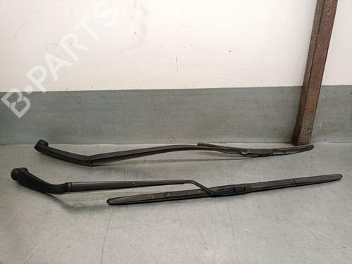 Used Front windshield wiper arm HYUNDAI TUCSON (TL, TLE) 1.7 CRDi (116 hp) 29616462