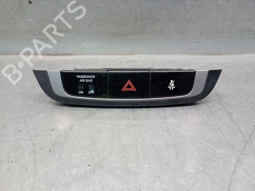 Used Warning switch HYUNDAI ix35 (LM, EL, ELH) 1.6 (135 hp) 30450878