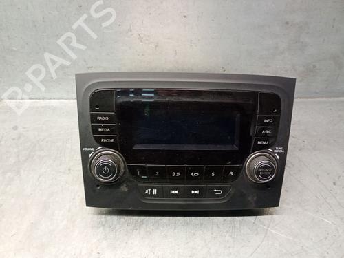 Used Radio FIAT DOBLO Cargo (263_) 1.6 D Multijet (263WXD1B, 263WXR1B, 263WXX1B, 263ZXD1B,... (105 hp) 31918196