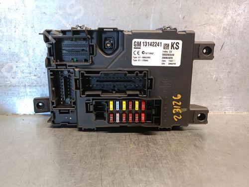 Used Fuse box OPEL CORSA D (S07) 1.3 CDTI (L08, L68) (75 hp) 27379905