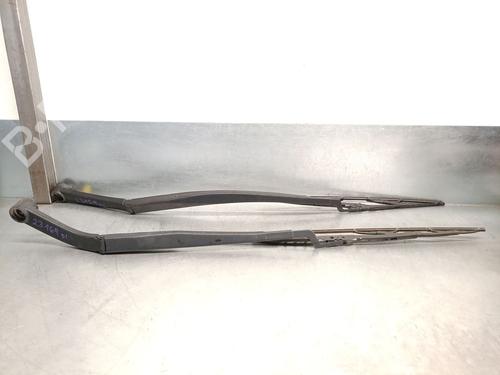 Used Front windshield wiper arm KIA SORENTO III (UM) 2.2 CRDi (200 hp) 27476899
