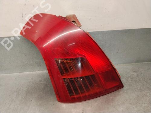 Farolim esquerdo Farolim esquerdo SUZUKI SWIFT III (MZ, EZ) 1.3 4x4 (RS 413, ZD11S) (92 hp) 39883807 39883807