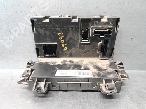 Used Fuse box Fuse box 37464998 37464998