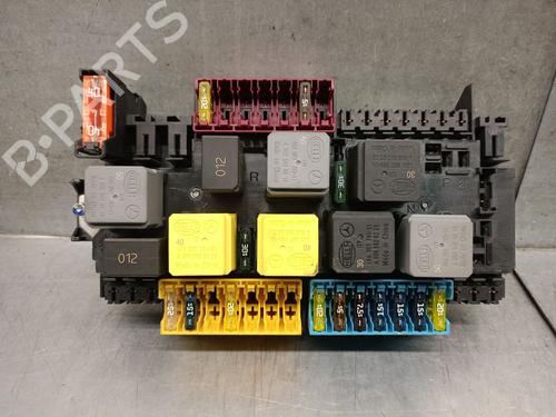 Used Fuse box Fuse box 39617849 39617849