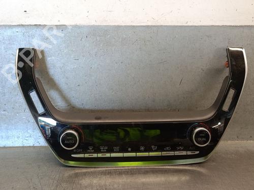 climate-control-toyota-corolla-estate-_e21_-2019-36665493 main image