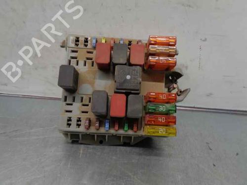 Used Fuse box Fuse box 6075356 6075356