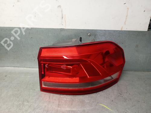 Używane Lampa tylna prawa VW TOURAN (5T1) 1.4 TSI (150 hp) 30749607