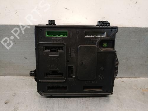 Used Fuse box RENAULT MEGANE III Hatchback (BZ0/1_, B3_) 1.6 16V (BZ1B, BZ1H) (110 hp) 27204703