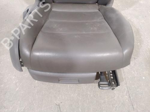 Right front seat VW TOURAN (1T1, 1T2) 1.9 TDI | BP32414759C16