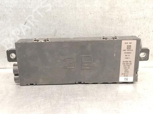 Used Fuse box JAGUAR XE (X760) 2.0 D (180 hp) 27577556