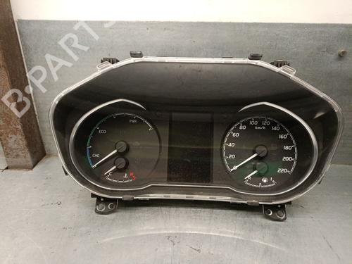 Used Instrument cluster TOYOTA YARIS (_P13_) 1.5 Hybrid (NHP130_) (101 hp) 25238877