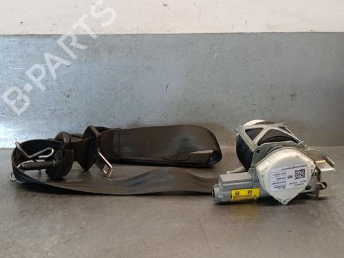 front-right-seatbelt-fiat-500l-351_-352_-2012-37431247 main image